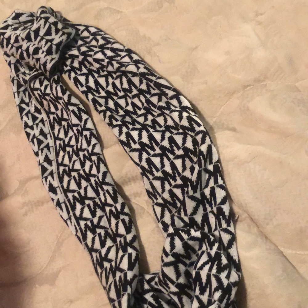 Michael kors scarf